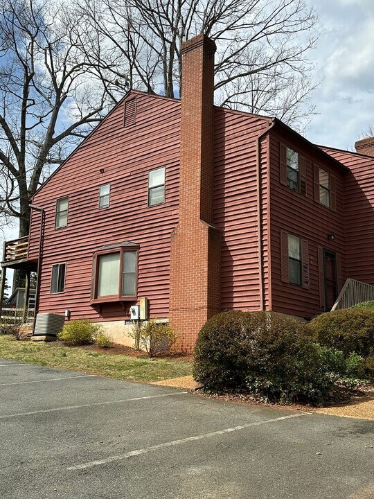 111 Hammond St in Charlottesville, VA - Building Photo