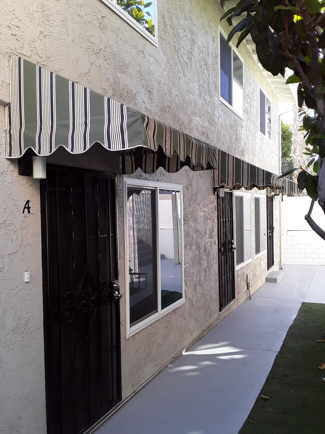 1061 Tourmaline St in San Diego, CA - Building Photo - Building Photo