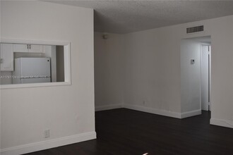 4160 NW 21st St in Lauderhill, FL - Building Photo - Building Photo