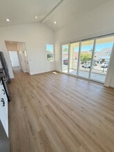11485 Westonhill Dr in San Diego, CA - Building Photo - Building Photo