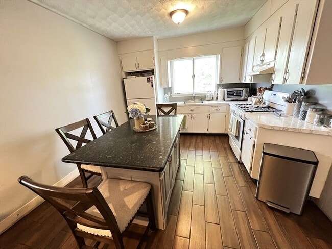 123 Forest St, Unit 2 in Medford, MA - Building Photo - Building Photo