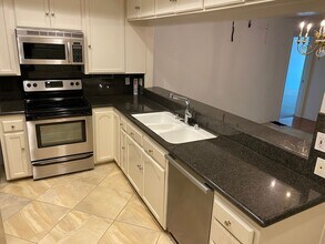 450 S Maple Dr in Beverly Hills, CA - Building Photo - Building Photo