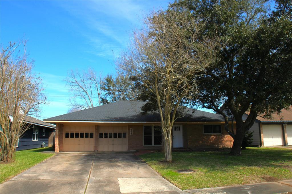 223 Chestnut St in Lake Jackson, TX - Building Photo