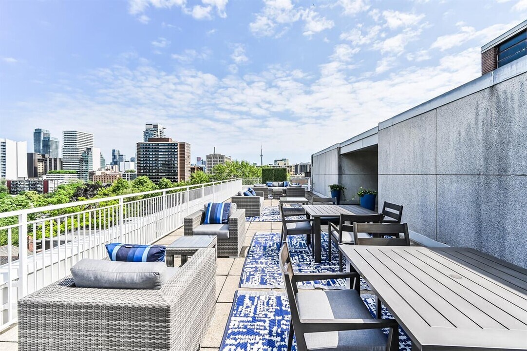 169 St George in Toronto, ON - Building Photo