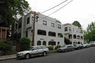 Casa Blanca Apartments in Portland, OR - Building Photo - Building Photo