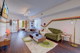 524 NW 35th St in Miami, FL - Building Photo - Building Photo