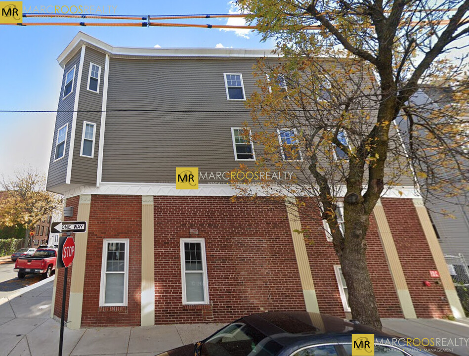 78 Cottage St, Unit 3A in Boston, MA - Foto de edificio