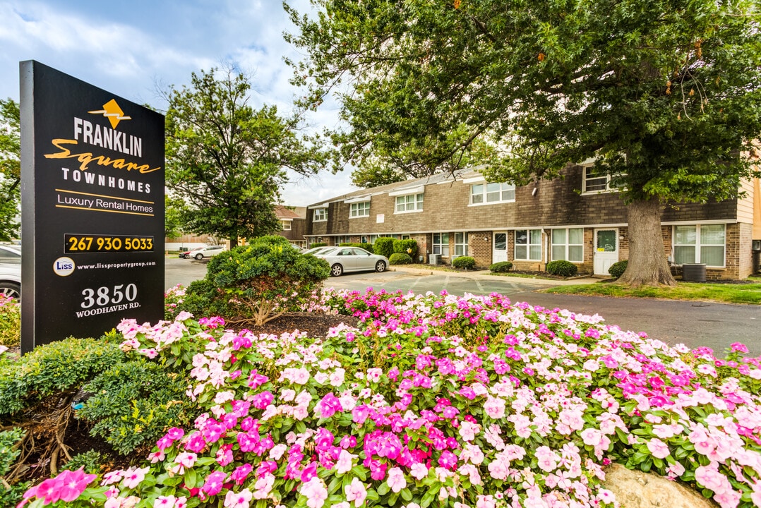Franklin Square Townhomes in Philadelphia, PA - Foto de edificio