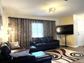 37 Rickenbacker Dr in Palm Coast, FL - Foto de edificio - Building Photo