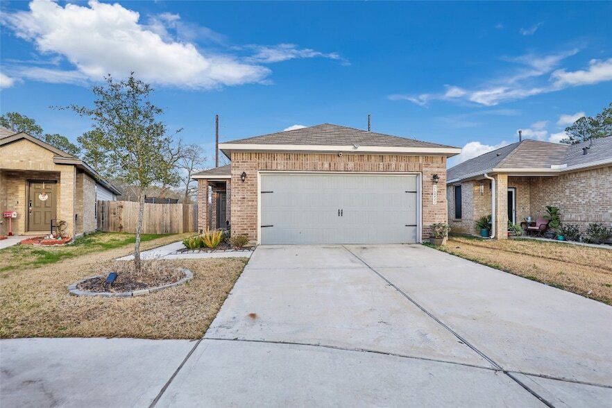 24830 Russet Bluff Trl in Huffman, TX - Foto de edificio