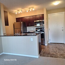 3315 James Mowatt Trl SW, Unit 221 in Edmonton, AB - Building Photo - Building Photo
