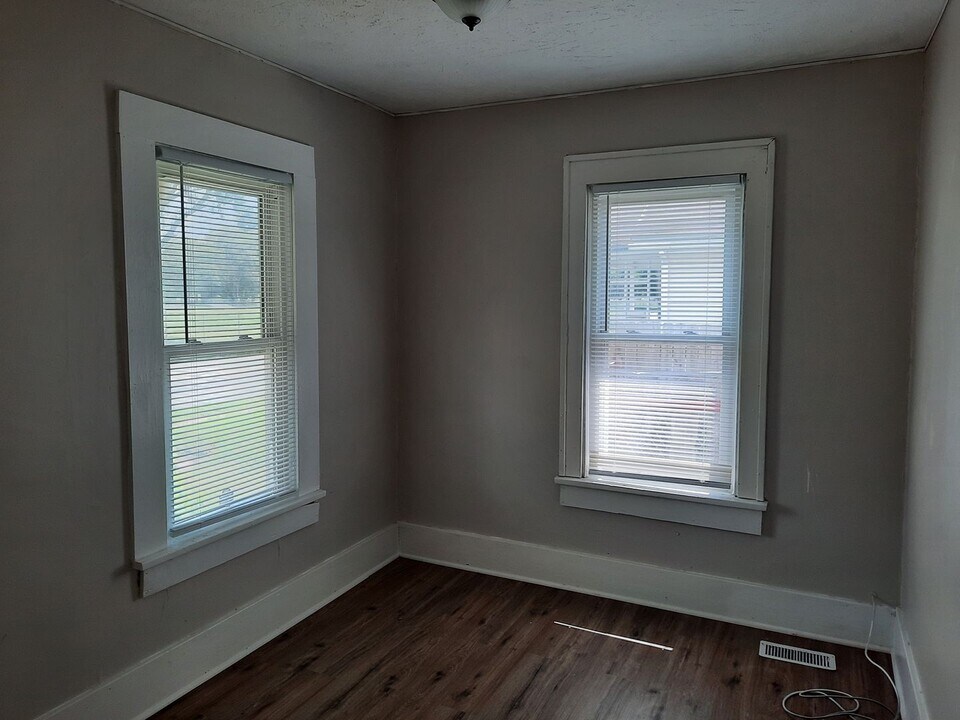 1801 S Hydraulic Ave in Wichita, KS - Building Photo