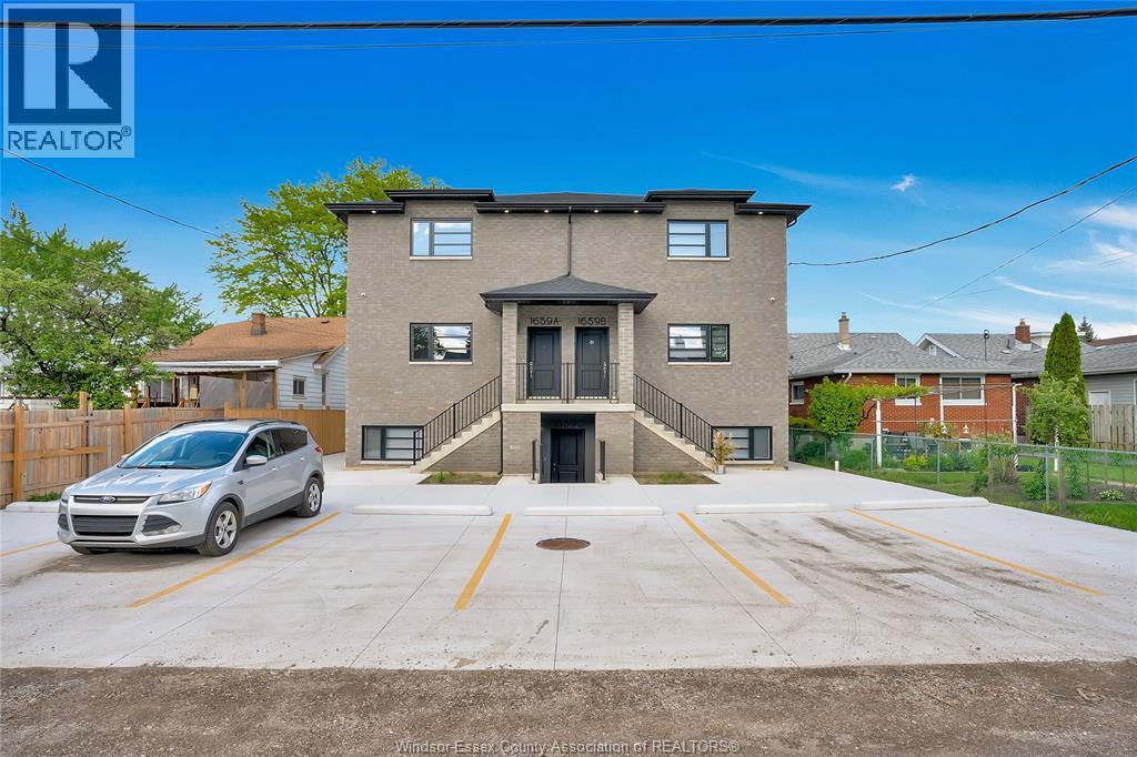 1054 Howard Ave in Windsor, ON - Building Photo