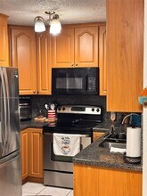 2565 W 56th St in Hialeah, FL - Building Photo - Building Photo