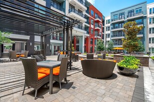 L2 Uptown in Dallas, TX - Building Photo