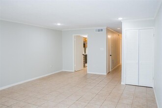 8325 Ariel St in Houston, TX - Building Photo - Building Photo