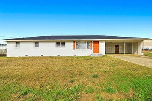 105 Maxwell Dr in Warner Robins, GA - Building Photo