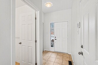 1008 Klondike Rd in Ottawa, ON - Building Photo - Building Photo