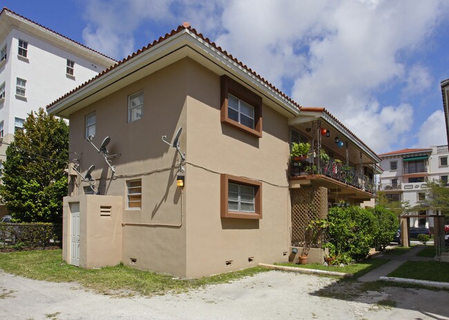 110 Zamora Ave in Miami, FL - Building Photo - Building Photo