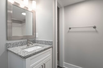 Park on Valley in Birmingham, AL - Building Photo - Interior Photo
