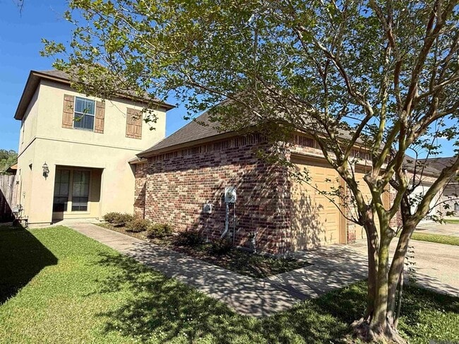 8017 Seville Ct in Baton Rouge, LA - Foto de edificio - Building Photo