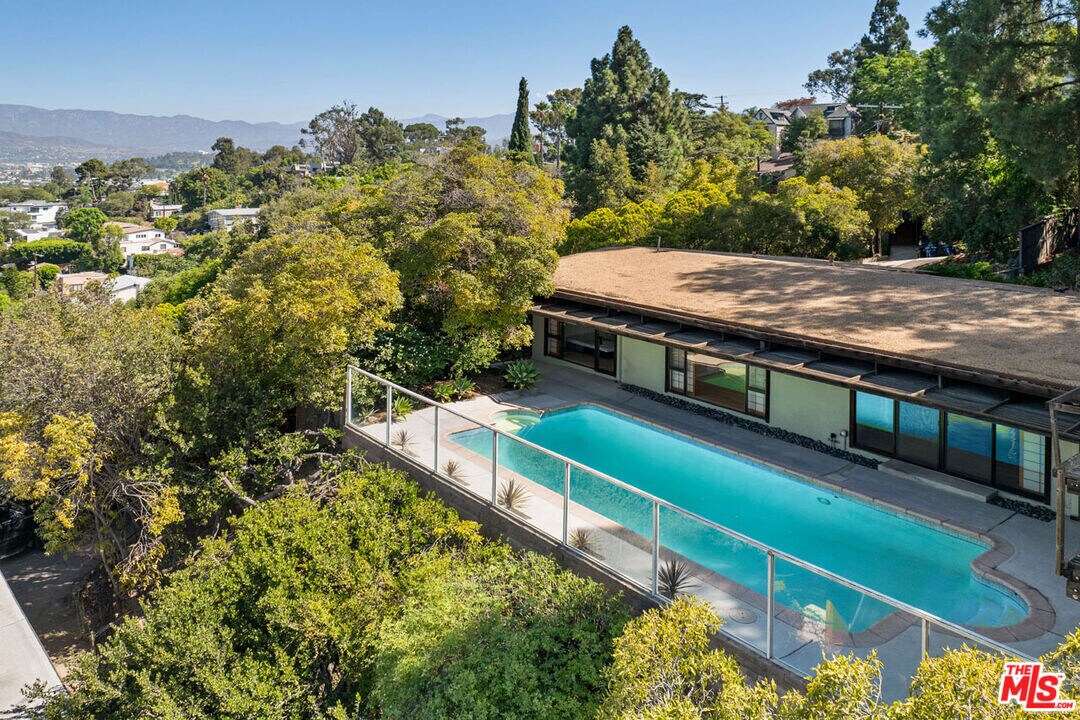 2333 Hidalgo Ave in Los Angeles, CA - Building Photo
