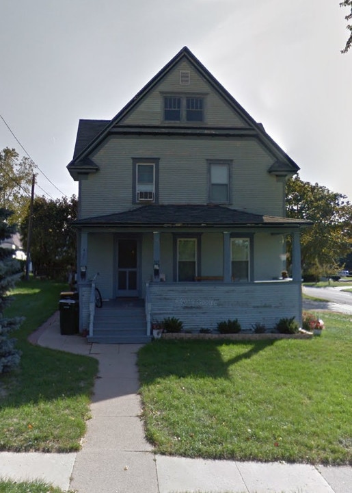 525 S High St in Fort Atkinson, WI - Building Photo