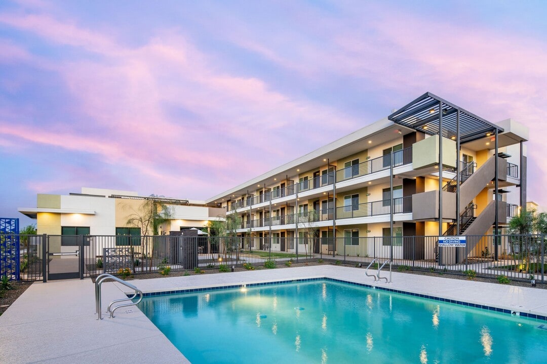 Streamliner Aldea in Glendale, AZ - Building Photo