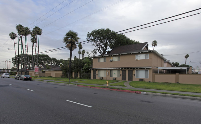 Knott Victoria Apartments, L.L.C. in Buena Park, CA - Building Photo - Building Photo