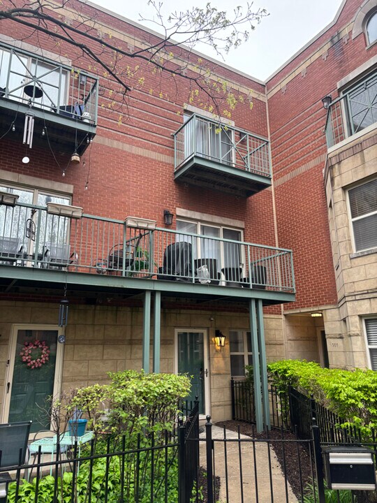 4530 S Woodlawn Ave in Chicago, IL - Foto de edificio