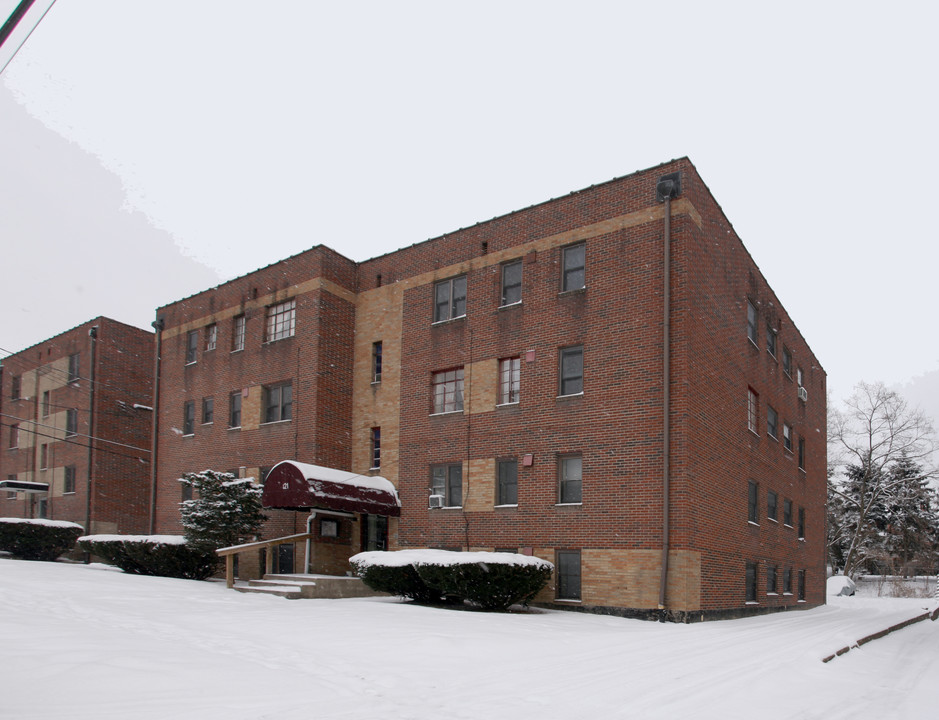 121 Mt Lebanon Blvd in Pittsburgh, PA - Foto de edificio