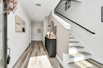 2504 W Tidwell Rd in Houston, TX - Building Photo - Building Photo