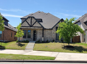 12569 Mercer Pkwy in Farmers Branch, TX - Building Photo - Building Photo