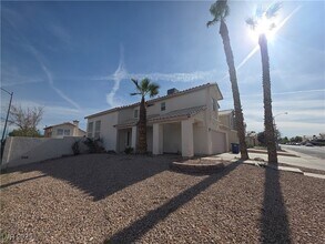 5402 Night Swim Ln in Las Vegas, NV - Building Photo - Building Photo