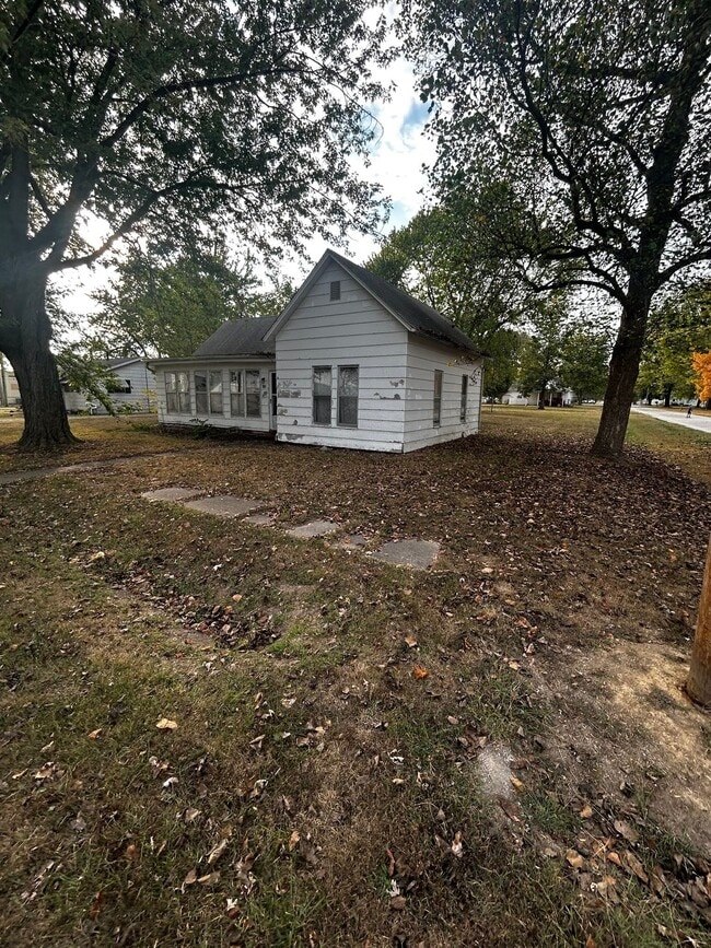 106 Locust St in Coffeen, IL - Building Photo - Building Photo