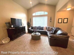 84 E Saddle Villa Dr in Draper, UT - Building Photo - Building Photo