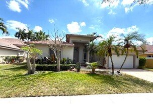 2903 Oakbrook Dr in Weston, FL - Building Photo