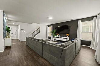 6025 Driscoll Ln in Providence Village, TX - Foto de edificio - Building Photo
