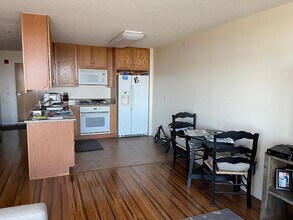 9655 Woods Dr, Unit 1404 in Skokie, IL - Foto de edificio - Building Photo