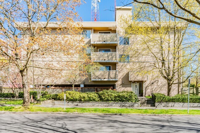 Park Royal Apartments in Seattle, WA - Foto de edificio - Building Photo