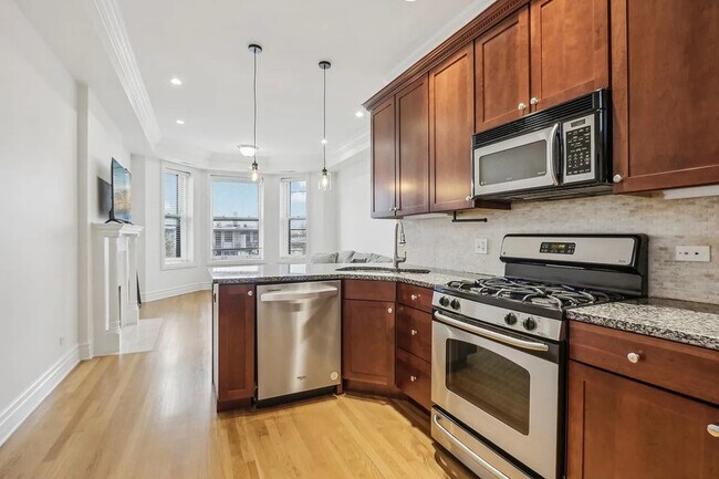 1709 N Crilly Ct in Chicago, IL - Building Photo - Building Photo