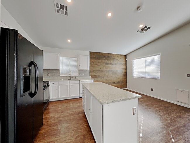 9395 Santa Fe Rose St in Las Vegas, NV - Building Photo - Building Photo