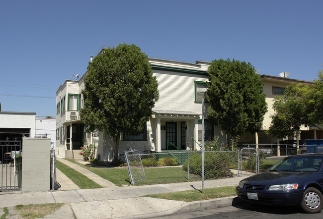 1205 Tamarind Ave in Los Angeles, CA - Foto de edificio - Building Photo