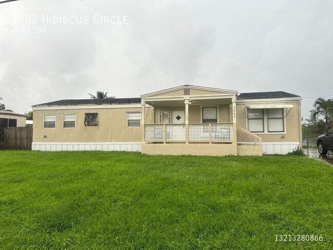 3082 Hibiscus Cir