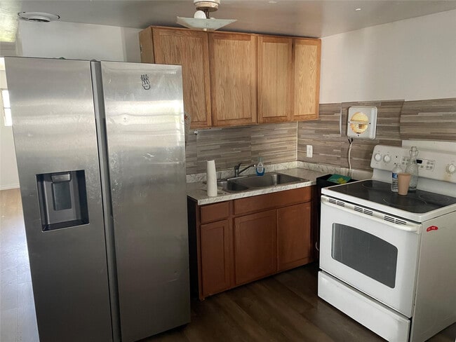 8508 SW 16th Ct in Davie, FL - Building Photo - Building Photo