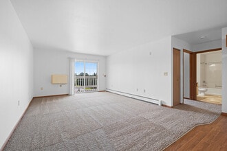 Stoneridge Apartments in Beaver Dam, WI - Building Photo - Building Photo