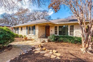 2129 Elmwood Blvd in Dallas, TX - Building Photo