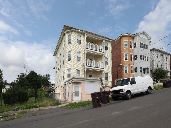 56 Booth St in New Britain, CT - Foto de edificio - Building Photo