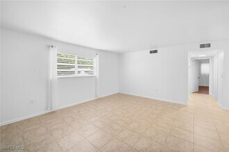 4290 Gulfstream Dr in Naples, FL - Building Photo - Building Photo