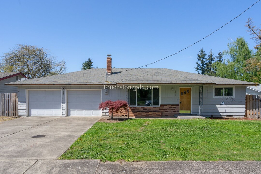 1291 Leo St NE in Keizer, OR - Building Photo